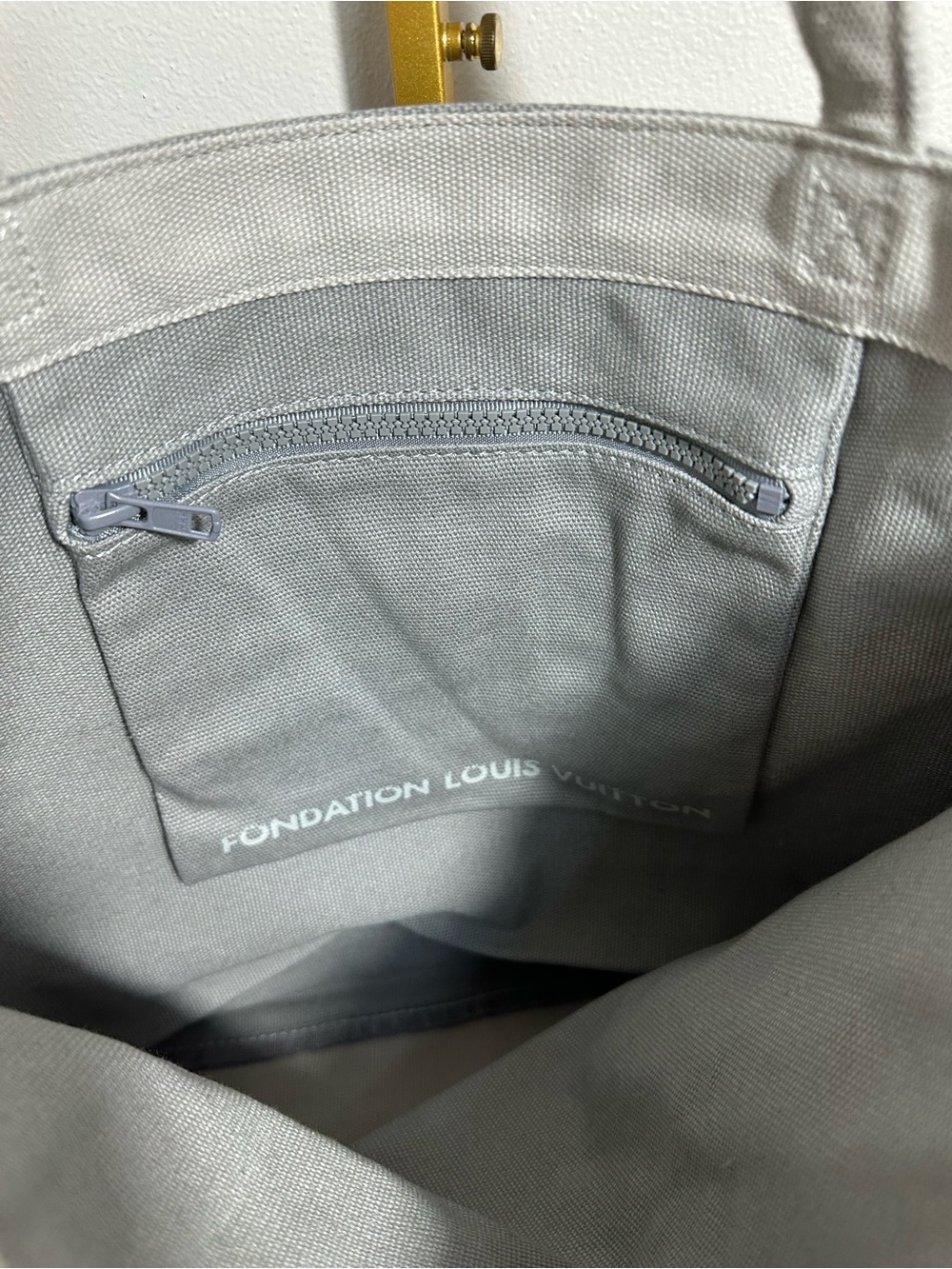Fondation LV gray tote bag - Picture 3 of 3